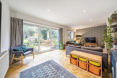 2 Grangewood Lane, Beckenham, BR3 1NT