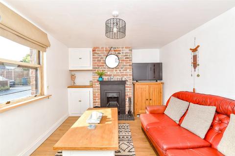 2 bedroom cottage for sale, Carisbrooke High Street, Newport, Isle of Wight