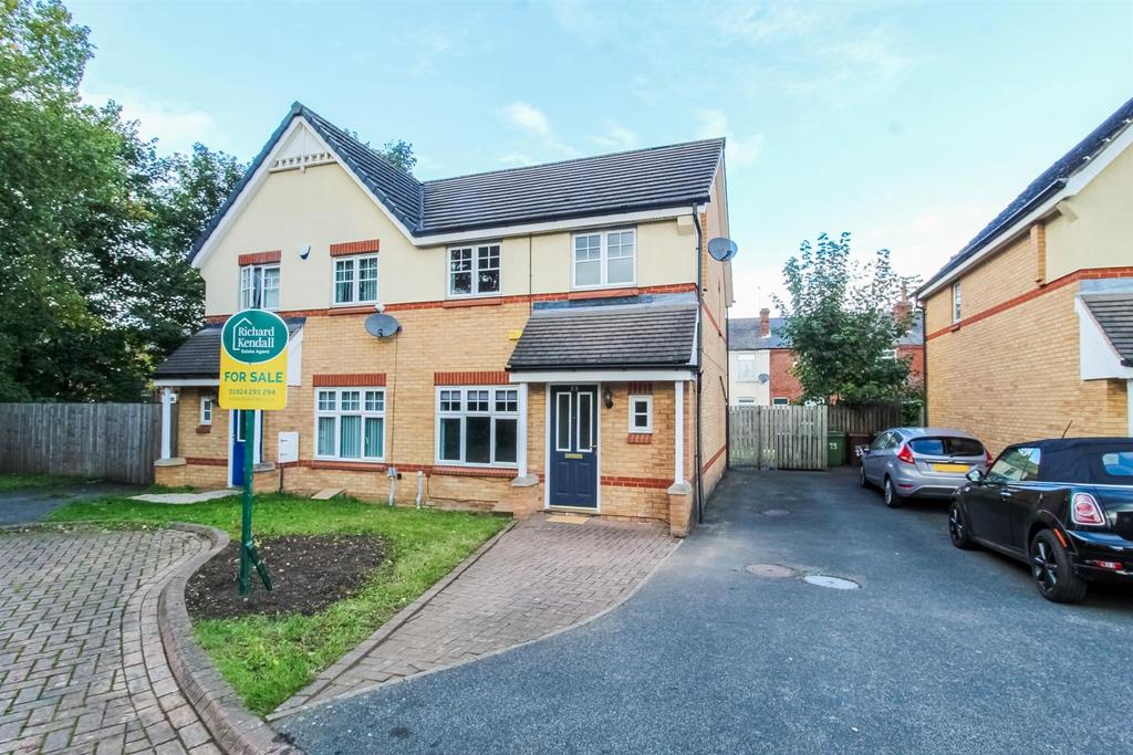 Mill Chase Road, Wakefield WF2 3 bed semidetached house for sale £