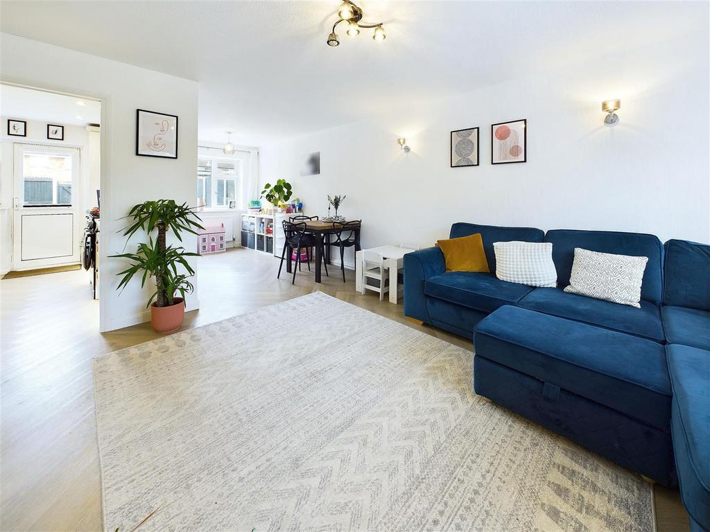 Willowhayne Drive, WaltonOnThames 3 bed end of terrace house for sale