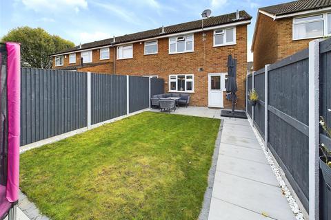 3 bedroom end of terrace house for sale, Willowhayne Drive, Walton-On-Thames