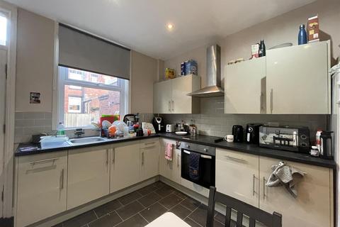 5 bedroom terraced house to rent, Stanmore Street, Burley, Leeds, LS6 2RS