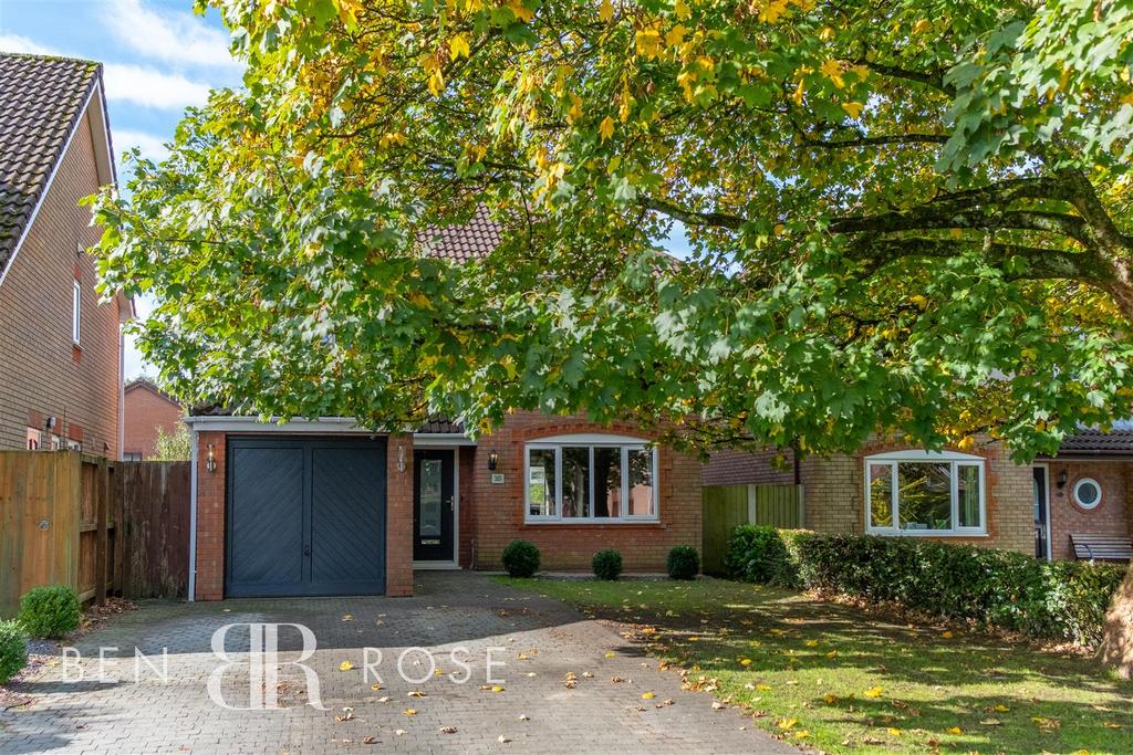 Royton Drive, WhittleLeWoods, Chorley 4 bed detached house for sale £379,995