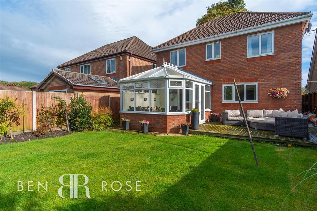 Royton Drive, WhittleLeWoods, Chorley 4 bed detached house for sale £379,995