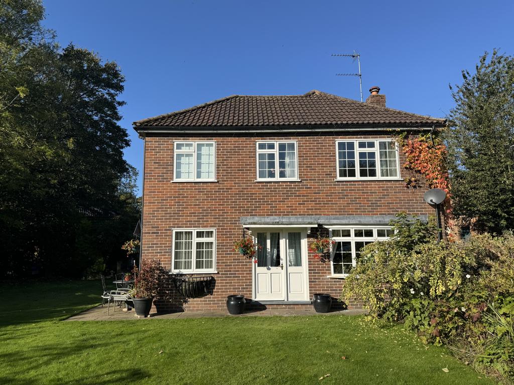 4 Bedroom Detached House - For Sale