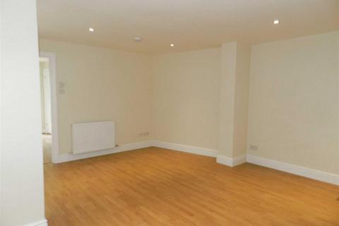 2 bedroom flat to rent, High Street, Newick