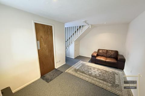 1 bedroom end of terrace house for sale, Hawthorn Close, HOUNSLOW TW5