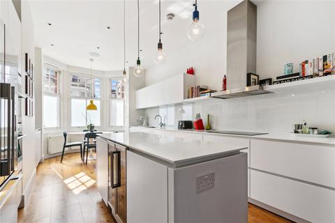 4 bedroom terraced house for sale, Leathwaite Road, SW11