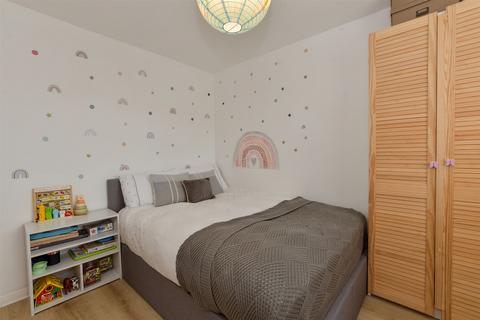 72 Elmdon Road, South Ockendon, RM15 5BF