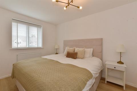 72 Elmdon Road, South Ockendon, RM15 5BF
