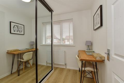 72 Elmdon Road, South Ockendon, RM15 5BF