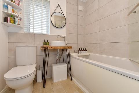 72 Elmdon Road, South Ockendon, RM15 5BF