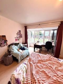 7 bedroom terraced house to rent, *£150PPPW BILLS INCL + TWO FREE WEEKLY PAPA JOHNS (t&c's apply)* Priory Court, Lenton