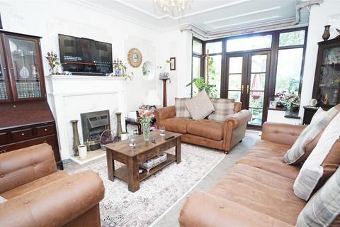 5 bedroom detached house for sale, Aireville Avenue, Shipley