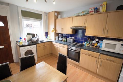 5 bedroom terraced house to rent, Trelawn Avenue, Headingley, Leeds, LS6 3JN