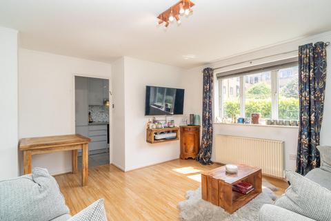 2 bedroom apartment for sale, Blackdown Close, London, N2