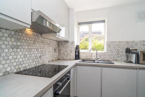 Flat 5, 1 Blackdown Close, London, N2 8JF