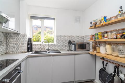 Flat 5, 1 Blackdown Close, London, N2 8JF