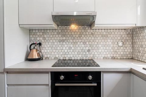 Flat 5, 1 Blackdown Close, London, N2 8JF