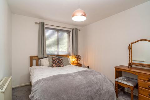 Flat 5, 1 Blackdown Close, London, N2 8JF
