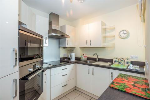 1 bedroom apartment for sale, South Parade, Southsea, Hampshire, PO4 0BW