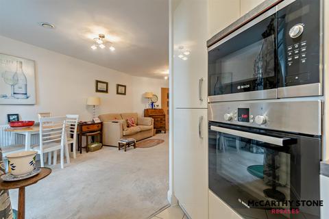 1 bedroom apartment for sale, South Parade, Southsea, Hampshire, PO4 0BW