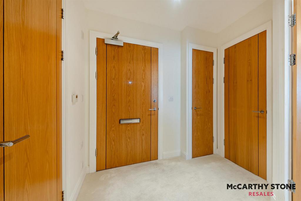 8622195-interior03-800.JPG