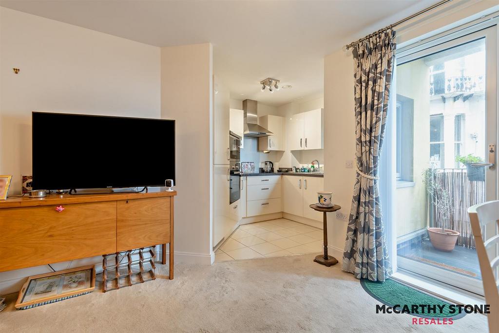 8622195-interior11-800.JPG