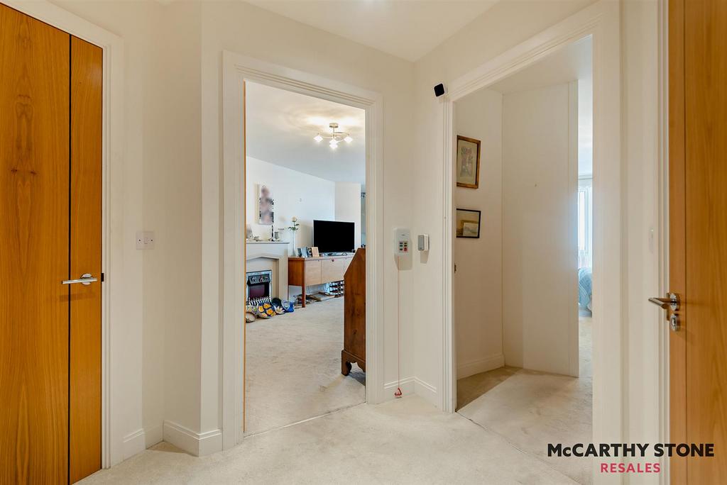 8622195-interior02-800.JPG