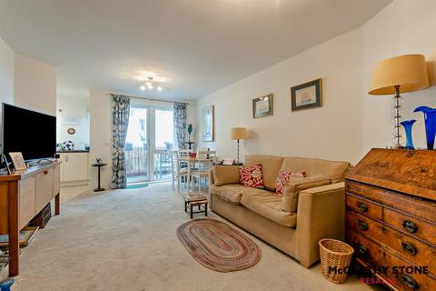 1 bedroom apartment for sale, South Parade, Southsea, Hampshire, PO4 0BW