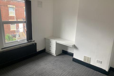1 bedroom terraced house to rent, Leeds LS11