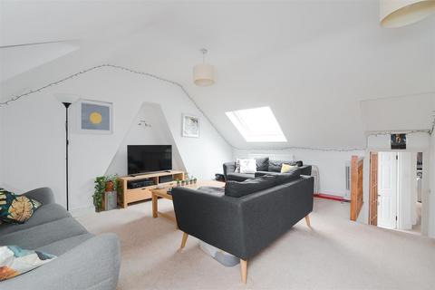 3 bedroom apartment for sale, Grantham Road, London