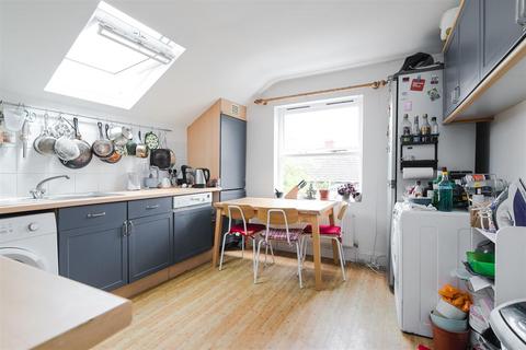 3 bedroom apartment for sale, Grantham Road, London