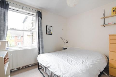 3 bedroom apartment for sale, Grantham Road, London