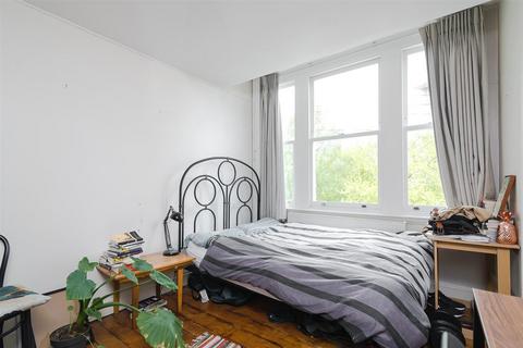 3 bedroom apartment for sale, Grantham Road, London