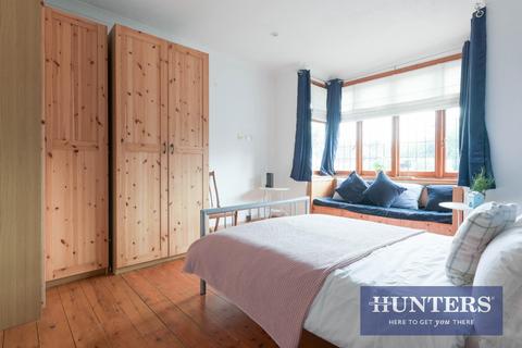 5 Brook Mead, Epsom, KT19 0BD