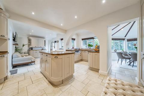 5 bedroom detached house for sale, The Chenies, Petts Wood East