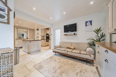 21 The Chenies, Petts Wood, Orpington, BR6 0ED