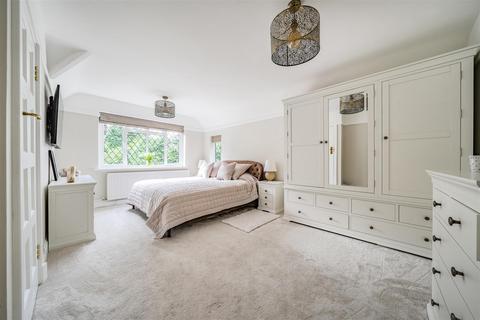 21 The Chenies, Petts Wood, Orpington, BR6 0ED