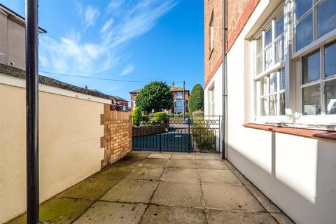 2 bedroom flat for sale, Byron Road, Worthing, West Sussex, BN11