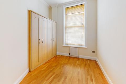 2 bedroom flat to rent, Hinton Road Camberwell SE24