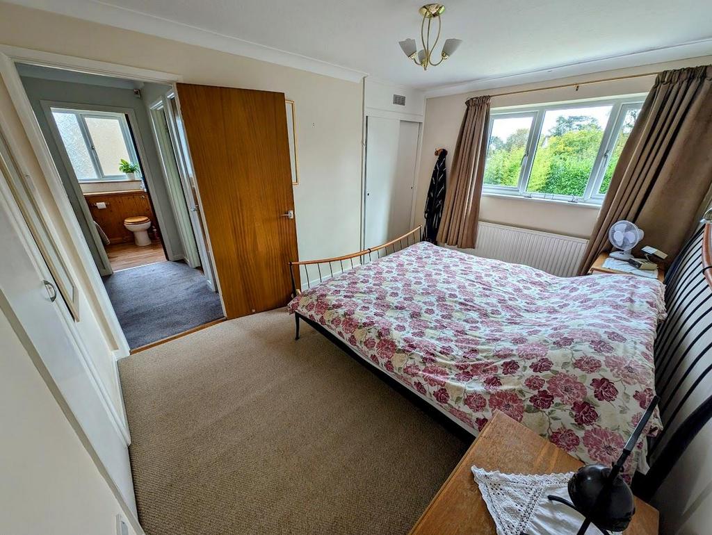 Bed 1.jpg