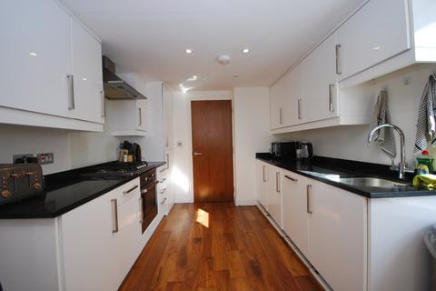 2 bedroom apartment to rent, Lucien Road, Tooting Bec SW17