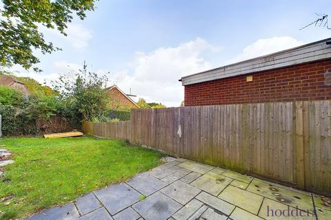 21 Crofton Close, Ottershaw, Chertsey, KT16 0LR