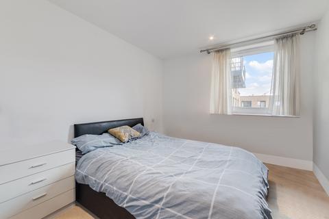 2 bedroom flat for sale, Royal Victoria Gardens, Whiting Way, London