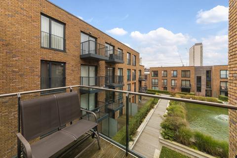 2 bedroom flat for sale, Royal Victoria Gardens, Whiting Way, London