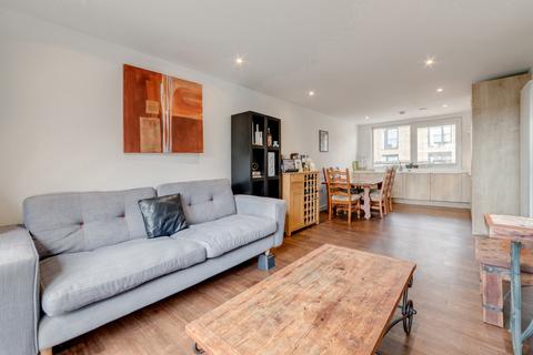 2 bedroom flat for sale, Royal Victoria Gardens, Whiting Way, London