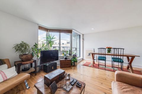 2 bedroom flat for sale, Admirals Court, 30 Horselydown Lane, London