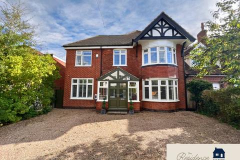 4 bedroom detached house for sale, Shanklin Drive, Stoneygate, LE2