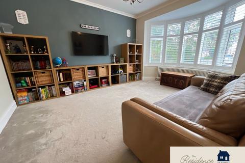 22 Shanklin Drive, Leicester, LE2 3RG